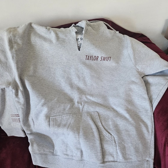 Taylor Swift Official Store Red (Taylor's Version) Hoodie 3X - Picture 5 of 6